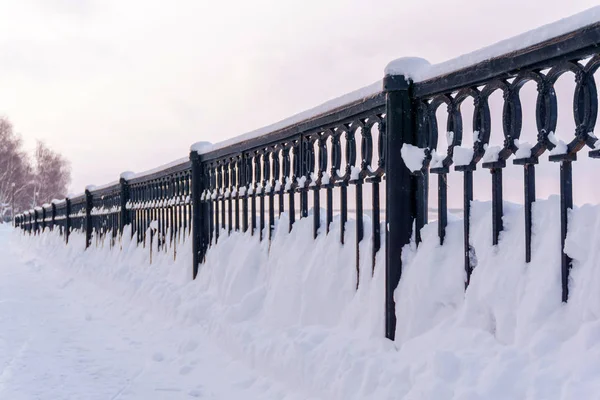 Kış quay demir çit