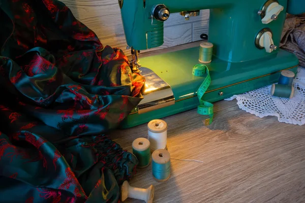 Still life with vintage sewing machine — Stock Photo, Image