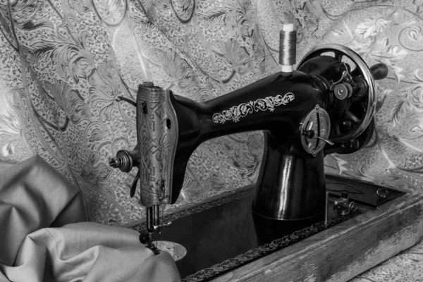 Monochrome still life with antique sewing machine — Stock Photo, Image