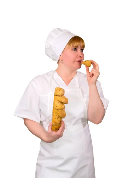Panadero mujer comprueba la calidad de la hogaza —  Fotos de Stock