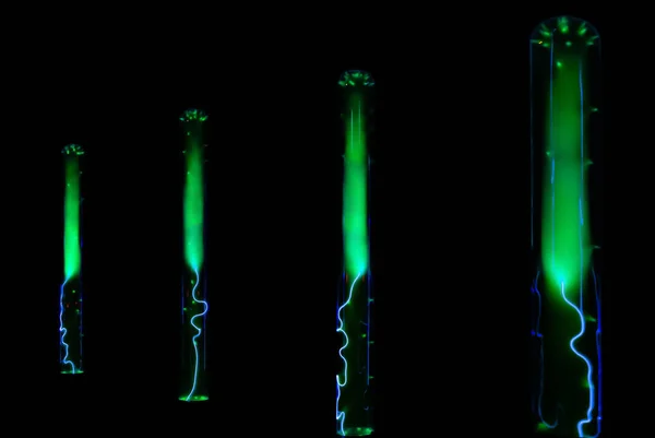 Descargas eléctricas en frascos de gas inertes — Foto de Stock