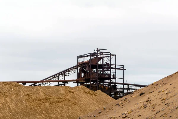 Krajobraz przemysłowy z separatorem piasku i żwiru — Zdjęcie stockowe