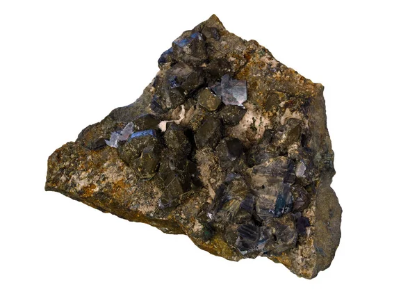 Cristalli naturali di morion su un pezzo di roccia isolato su bianco bac — Foto Stock