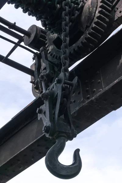 Hak starego dźwigu mostowego zasilany parą — Zdjęcie stockowe