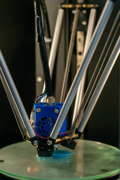 3D printer printhead while printing detail close-up — Stock Photo, Image