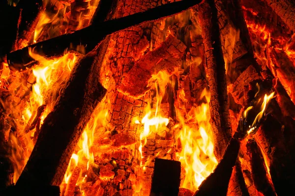 Pozadí-plamen a hořící uhlí — Stock fotografie
