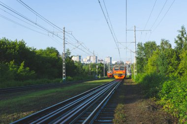 sabah banliyö trenleri