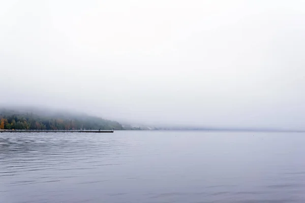 Mountain lake hidden by fog — Stock Photo, Image