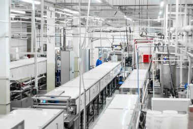 Modern bir şekerleme fabrikasının atölyesi