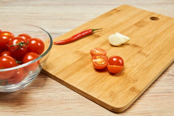 Cocina Naturaleza Muerta Con Tomates Cherry Chile Rodajas Ajo Una — Foto de Stock