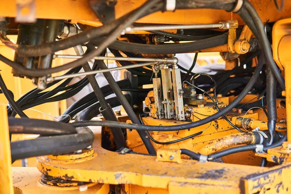 工业背景 重型铲斗装载机铰接转向的施工细节 — 图库照片