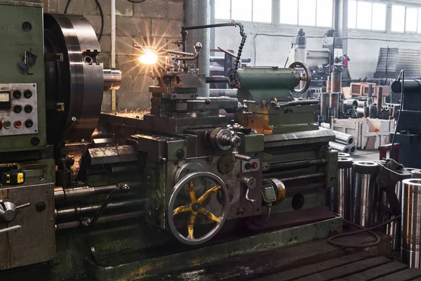 Fragmento Del Interior Sala Fábrica Con Torno Primer Plano — Foto de Stock