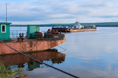 Perm Krai, Rusya - 31 Temmuz 2020: Kama Nehri 'nden feribot geçişi