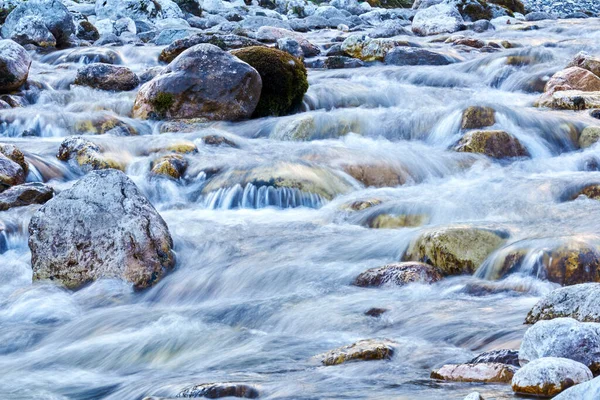 Природний Фон Скелястий Риф Чистій Гірській Річці Крупним Планом Вода — стокове фото