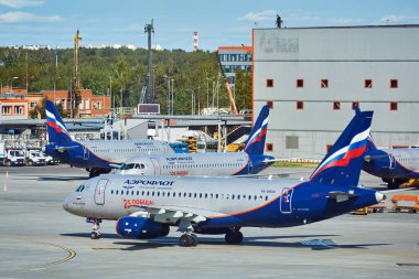 Moskova, Rusya - 16 Eylül 2020: Aeroflot uçağı Sheremetyevo Havaalanı 'nın ambarında