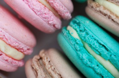 Pastel macaroons, üstten görünüm Fransız