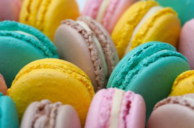 Pastel macaroons, üstten görünüm Fransız
