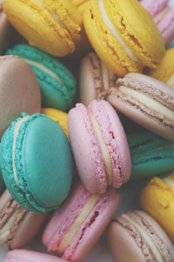 Pastel macaroons, üstten görünüm Fransız