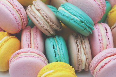 Pastel macaroons, üstten görünüm Fransız