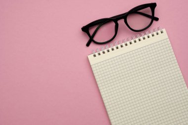 Kadın tarz çalışma alanı, düz yatıyordu