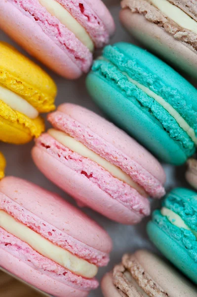 Pastel macaroons, üstten görünüm Fransız