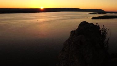 Güzel manzara nehir ve dağ manzarası