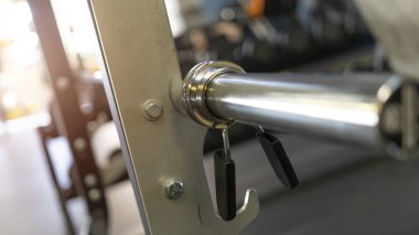 Halter kavrama üzerinde halter için tutucu yakın çekim