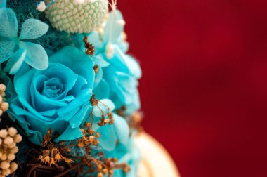 Ortancadan yapılmış mavi buketyakın