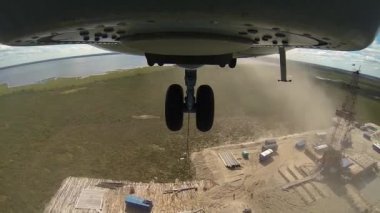 Mi 26 Bir Kereste Fabrikası bir yük ile yerden uçar