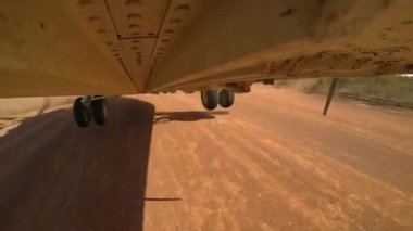 Helikopter Mi 26 bir ormana iniş yapar