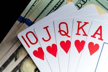 Oyun Kartları ve Amerikan Doları Banknotlar Yığını.