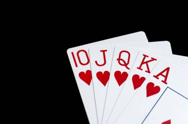 Siyah masa üzerinde iskambil kartları