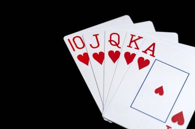 Siyah masa üzerinde iskambil kartları