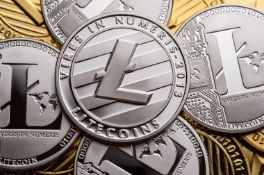 Altın ve gümüş litecoin sikkeler, yakın çekim.