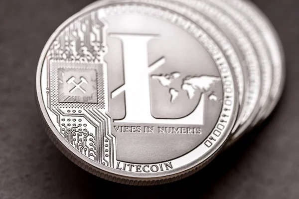 Gruppo di monete litecoin d'argento, primo piano . — Foto Stock