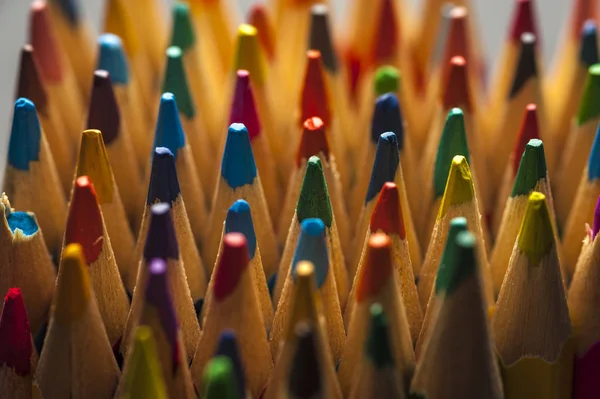 Close-up toppen af farvede blyanter - Stock-foto