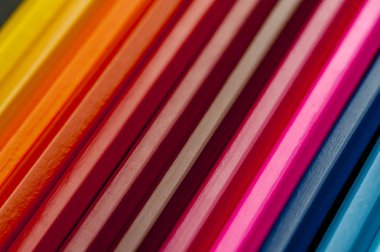 Renkli kalemlerin yakın plan çekimleri