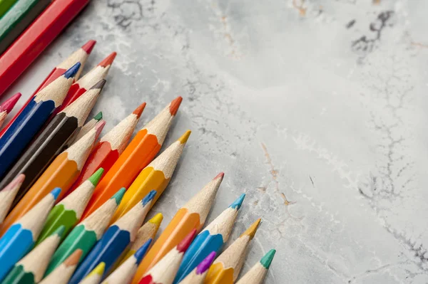 Närbild av färgade slipade blyertspennor — Stockfoto
