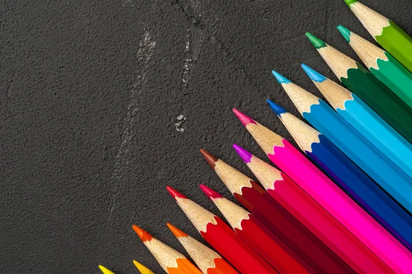 Närbild av mångfärgade slipad blyertspennor — Stockfoto