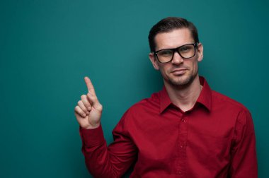 Başarılı bir gencin portresi.