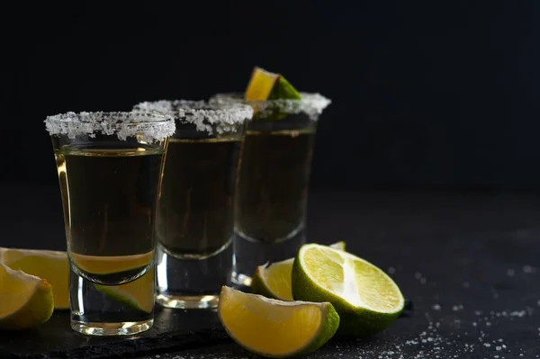 Mexican Gold Tequila with lime slices and salt. — Stock Photo, Image