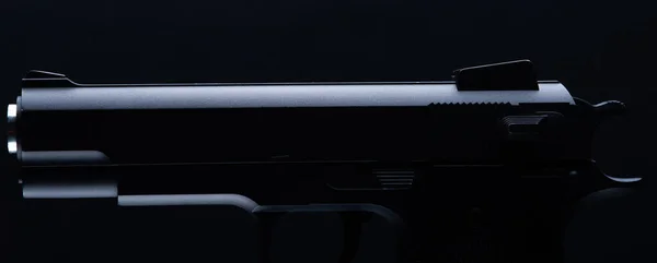 Pistola negra moderna —  Fotos de Stock