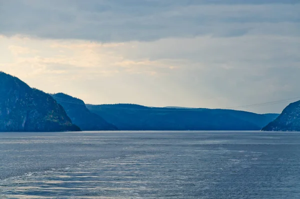 Rivière Saguenay Sous Les Nuages Sombres — Photo