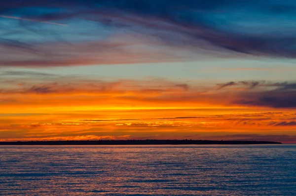 Farbenfroher Sonnenuntergang Über Dem Wasser Des Superior Lake Kanada — Stockfoto