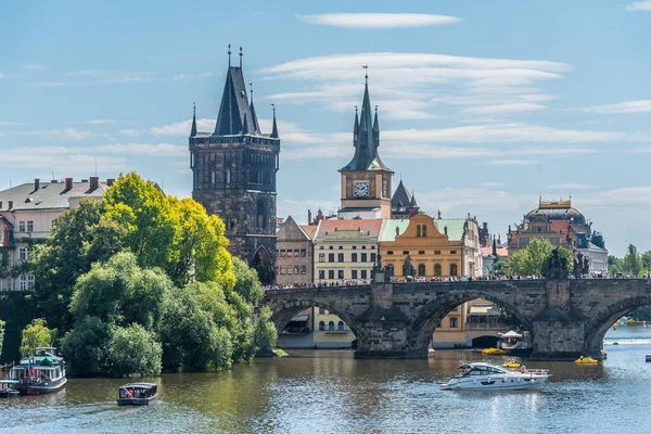 布拉格的风景 夏天的马拉斯特朗纳河和Vltava河 — 图库照片