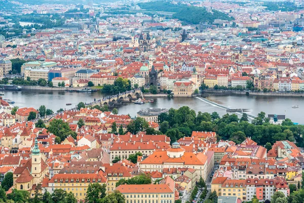 Praag Stad Huis Rood Betegelde Dak Uitzicht — Stockfoto