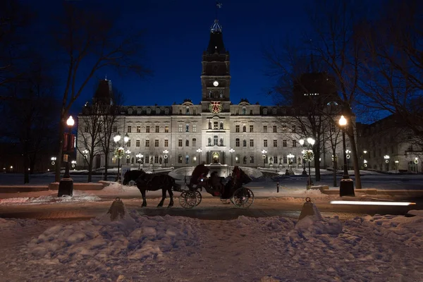 Budynek Parlamentu Quebecu Zimową Noc — Zdjęcie stockowe