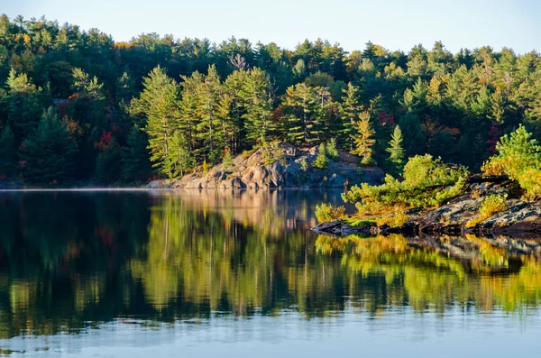 Ανατολή Ηλίου Πάνω Από Λίμνη Δάσος Στο Πάρκο Killarney Καναδάς — Φωτογραφία Αρχείου