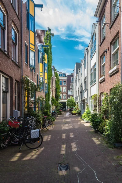 阿姆斯特丹市中心的老街 — 图库照片