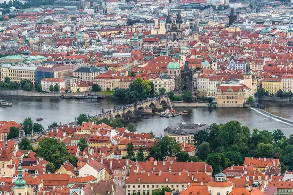 Praag Stad Huis Rood Betegelde Dak Uitzicht — Stockfoto